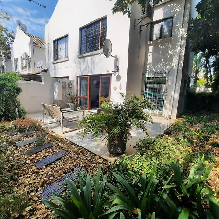 Villa In The Village Johannesburg Exterior foto