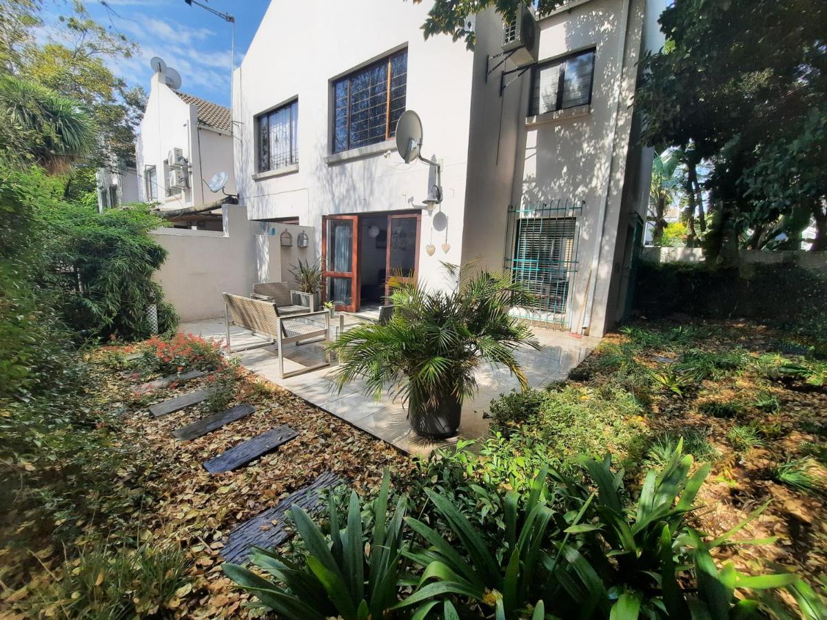 Villa In The Village Johannesburg Exterior foto
